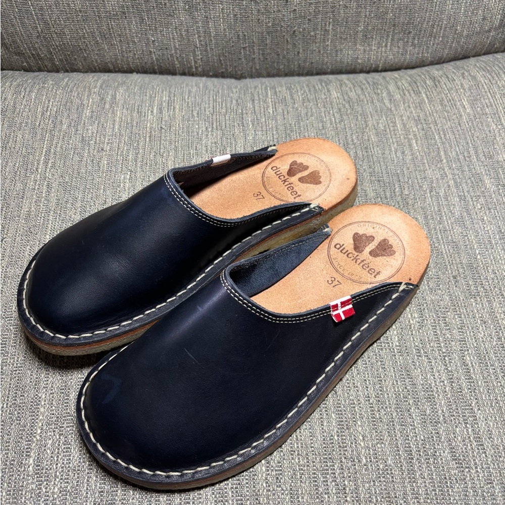 Navy Leather Women’s Duckfeet Mules size 37